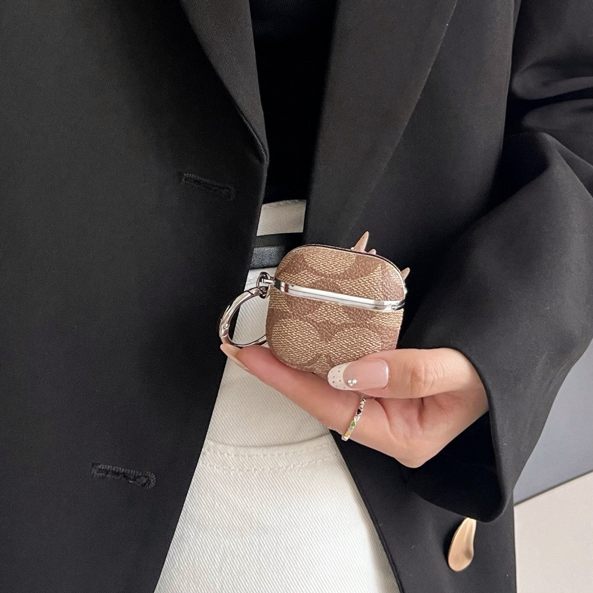 Vintage Signature Gallery Case for AirPods with Keyring 🗝️