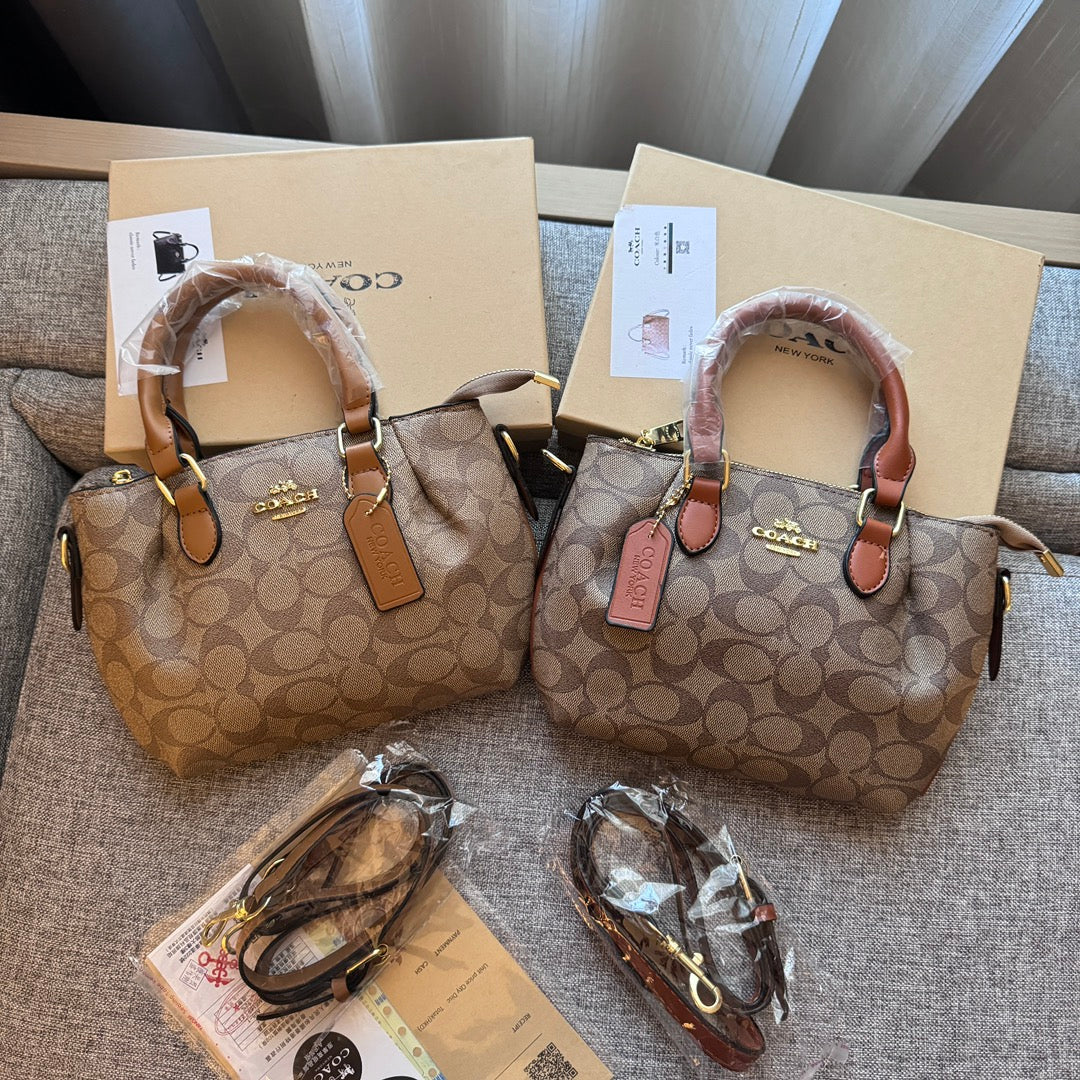 Classic Print Handbag: A Touch of Timeless Style