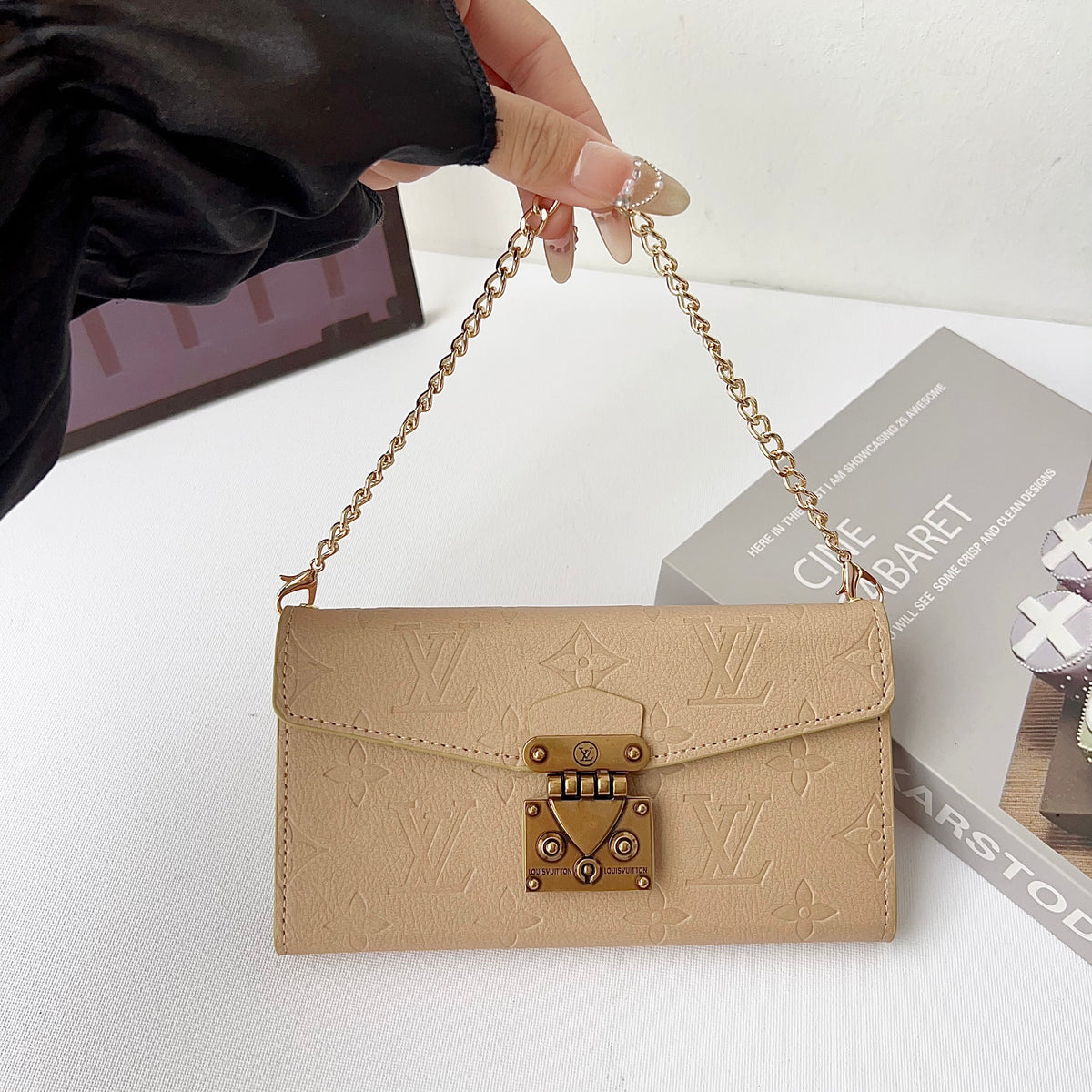 ✨ Vintage Luxury Embossed Envelope Phone Case