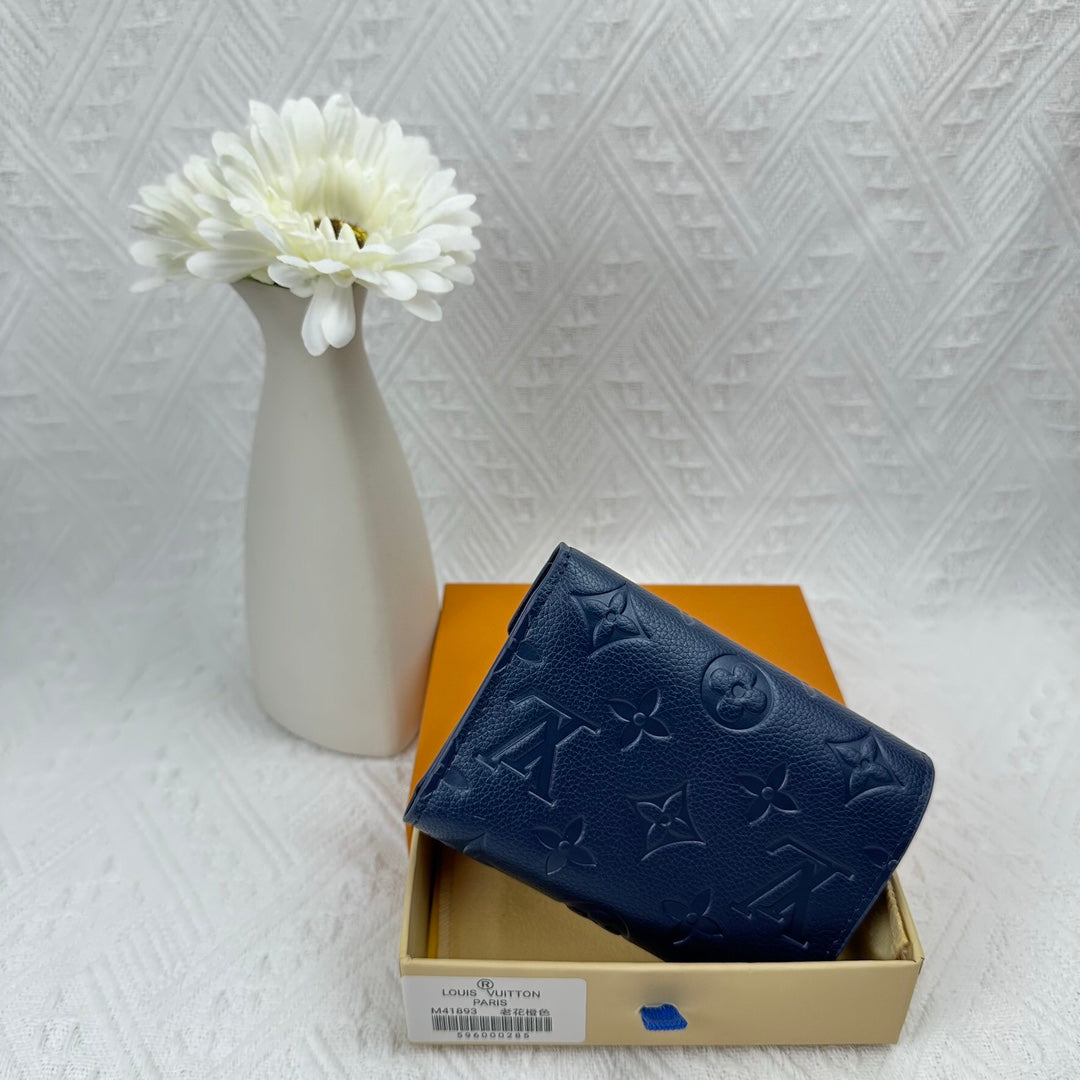 Chic Minimalist Quilted Card Holder