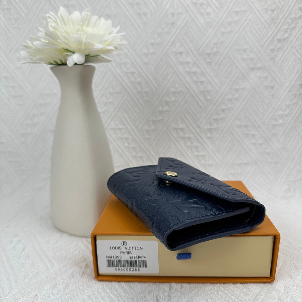 Chic Minimalist Quilted Card Holder