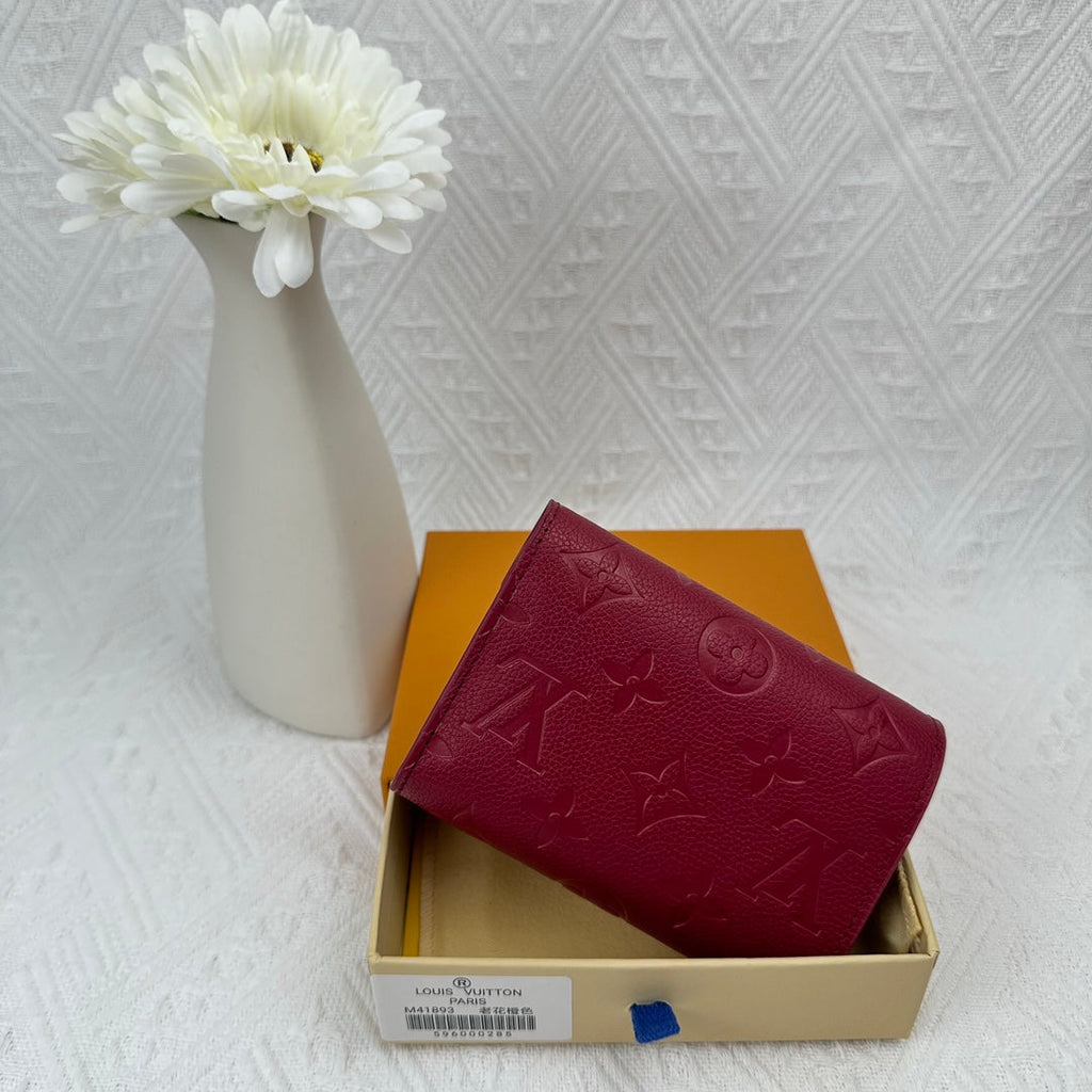 Chic Minimalist Quilted Card Holder