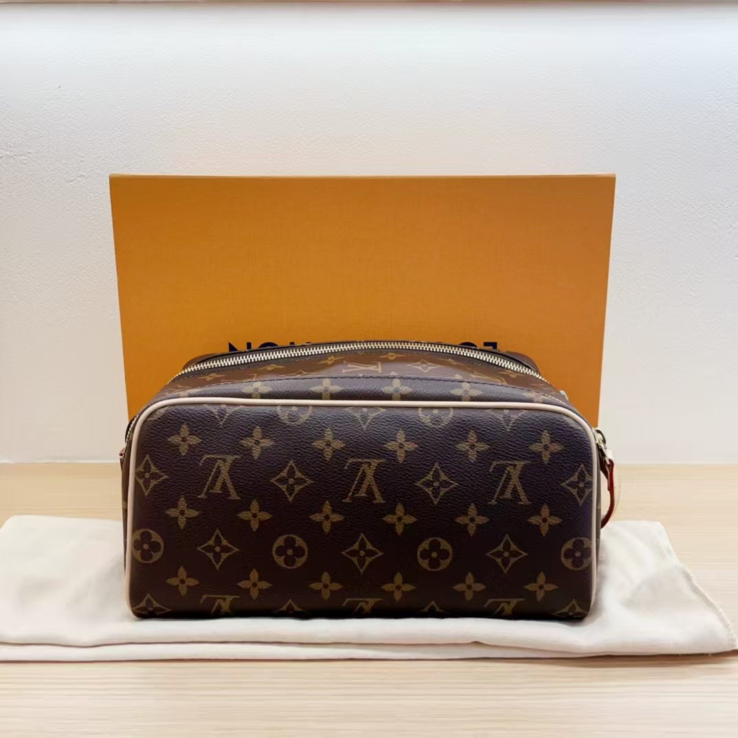 Vintage-Inspired Cosmetic Bag-01