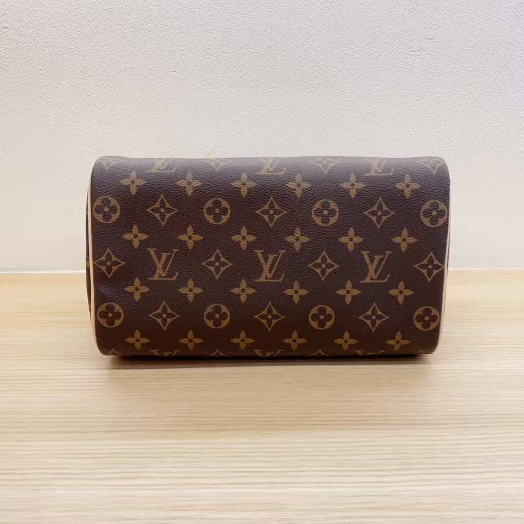 Vintage-Inspired Cosmetic Bag-01