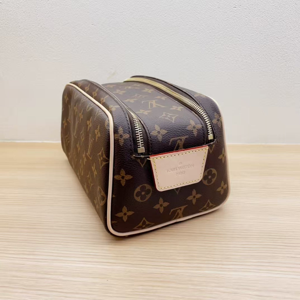 Vintage-Inspired Cosmetic Bag-01