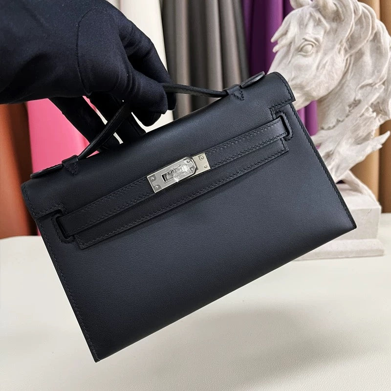 ✨ Timeless Top-Handle Bag 👜