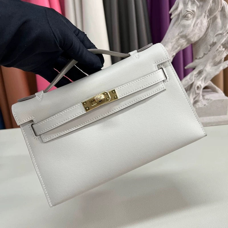 ✨ Timeless Top-Handle Bag 👜
