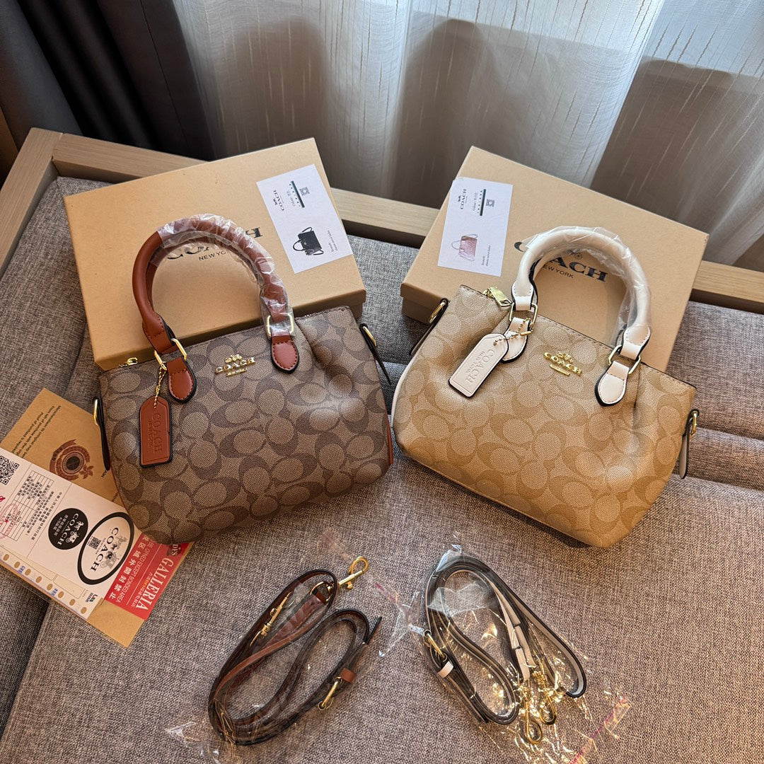 Classic Print Handbag: A Touch of Timeless Style