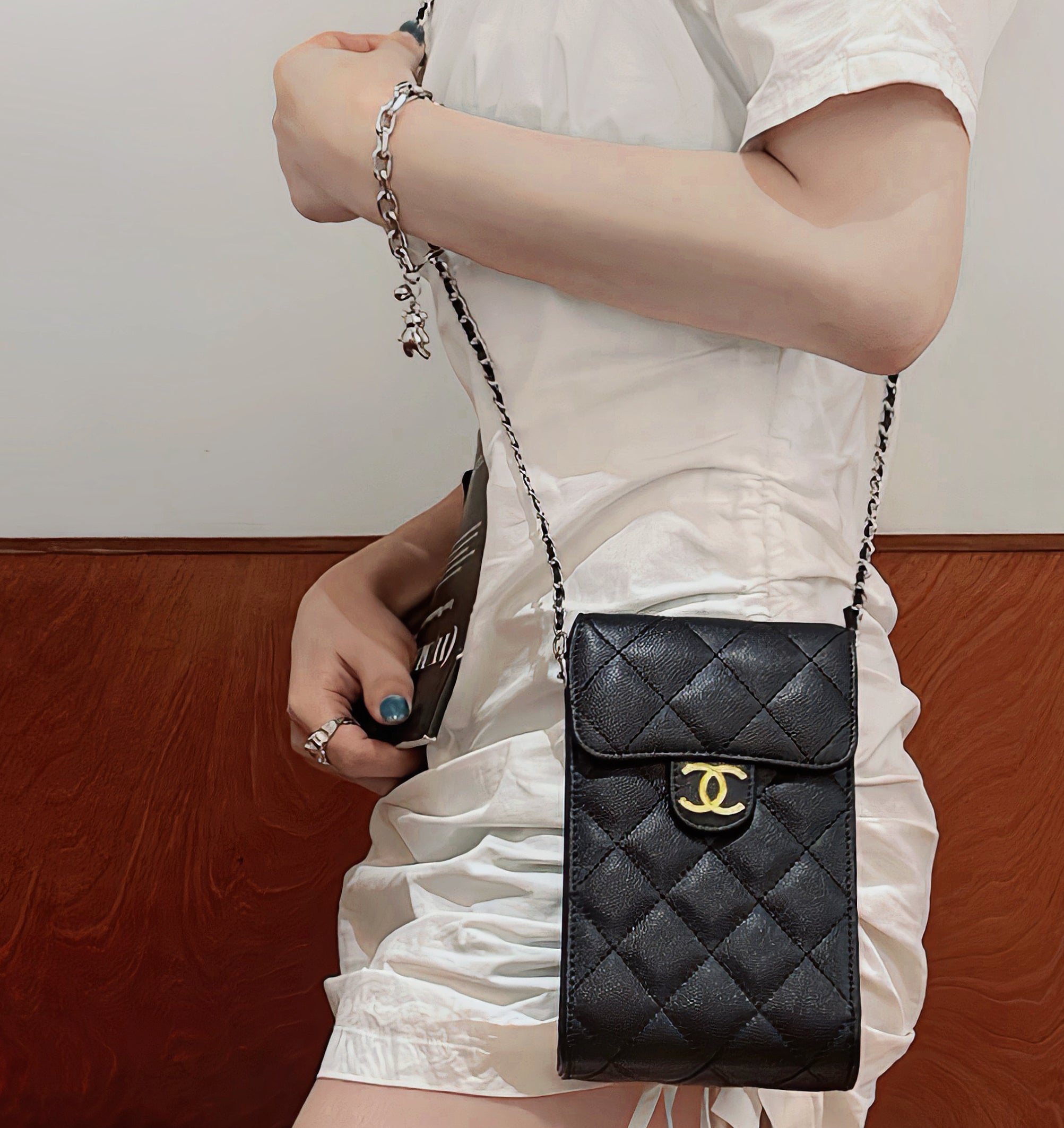 Timeless Heritage Leather Phone Bag Accessories