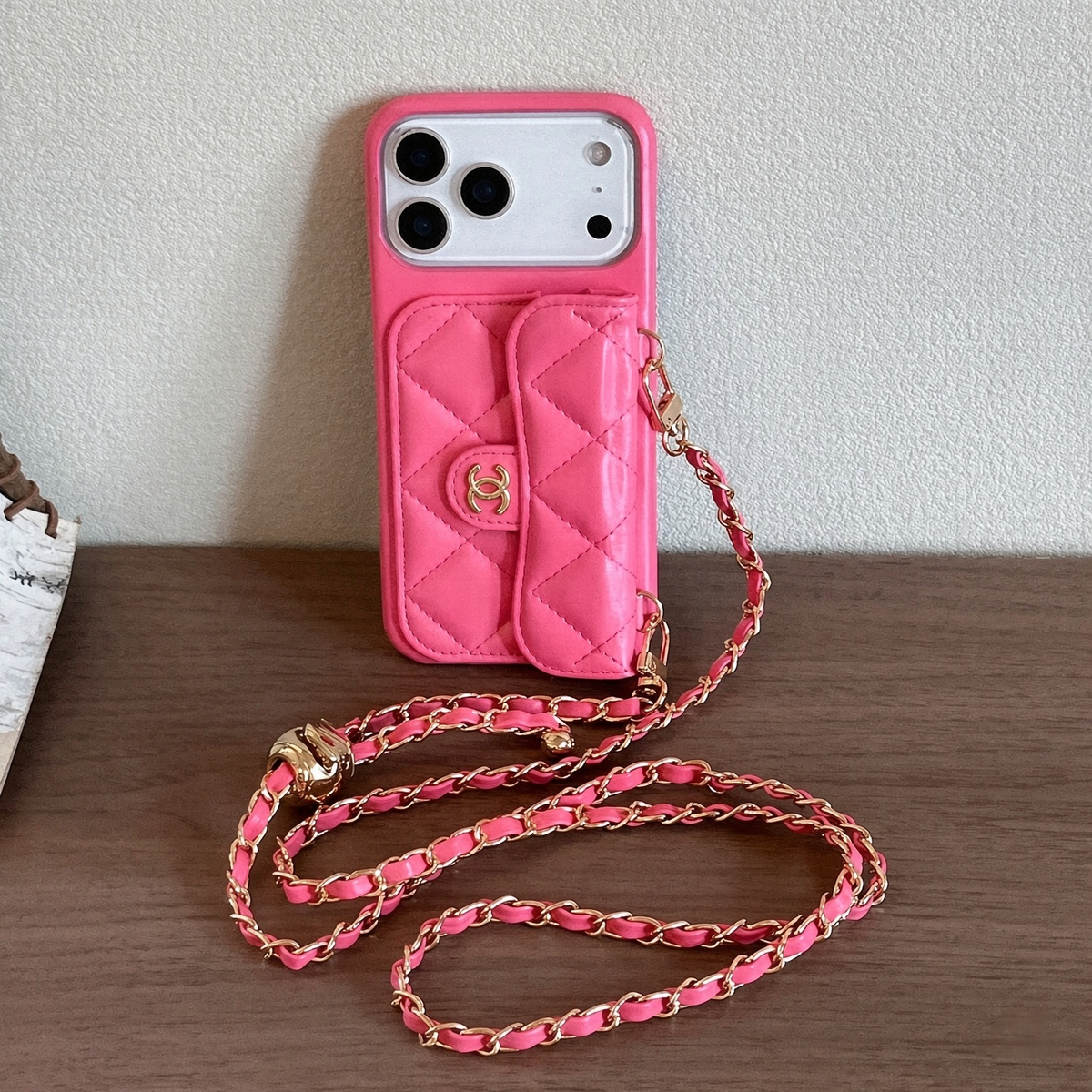 💎 ChainChic™ — The "Clutch & Go" Luxury phone case 👜