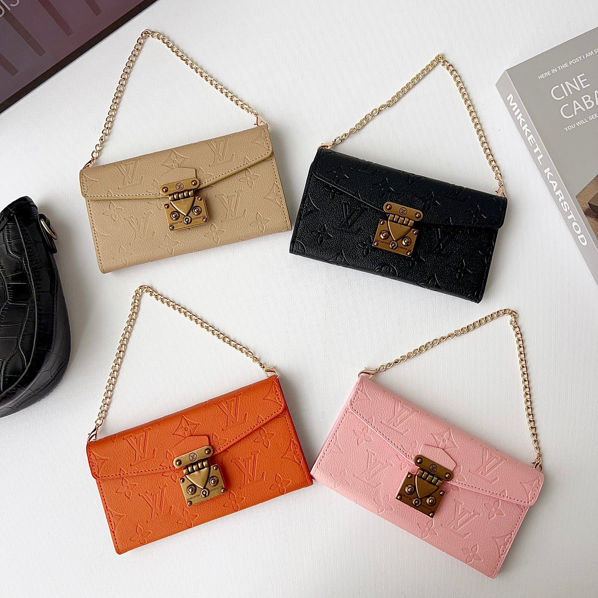 ✨ Vintage Luxury Embossed Envelope Phone Case