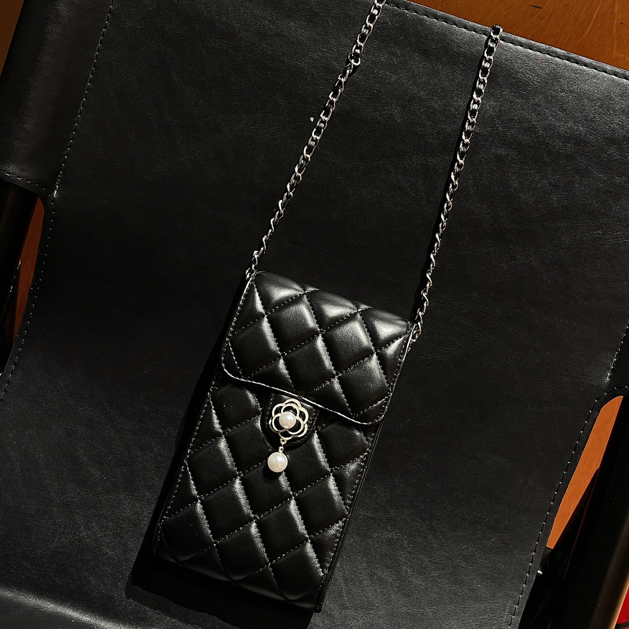 Timeless Heritage Leather Phone Bag Accessories