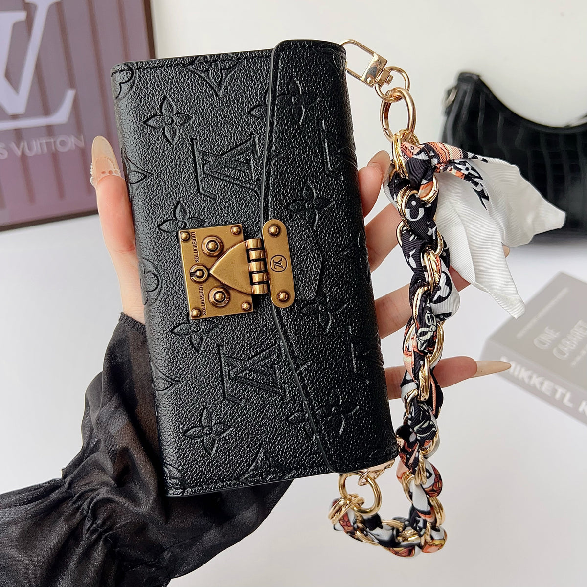 ✨ Vintage Luxury Embossed Envelope Phone Case