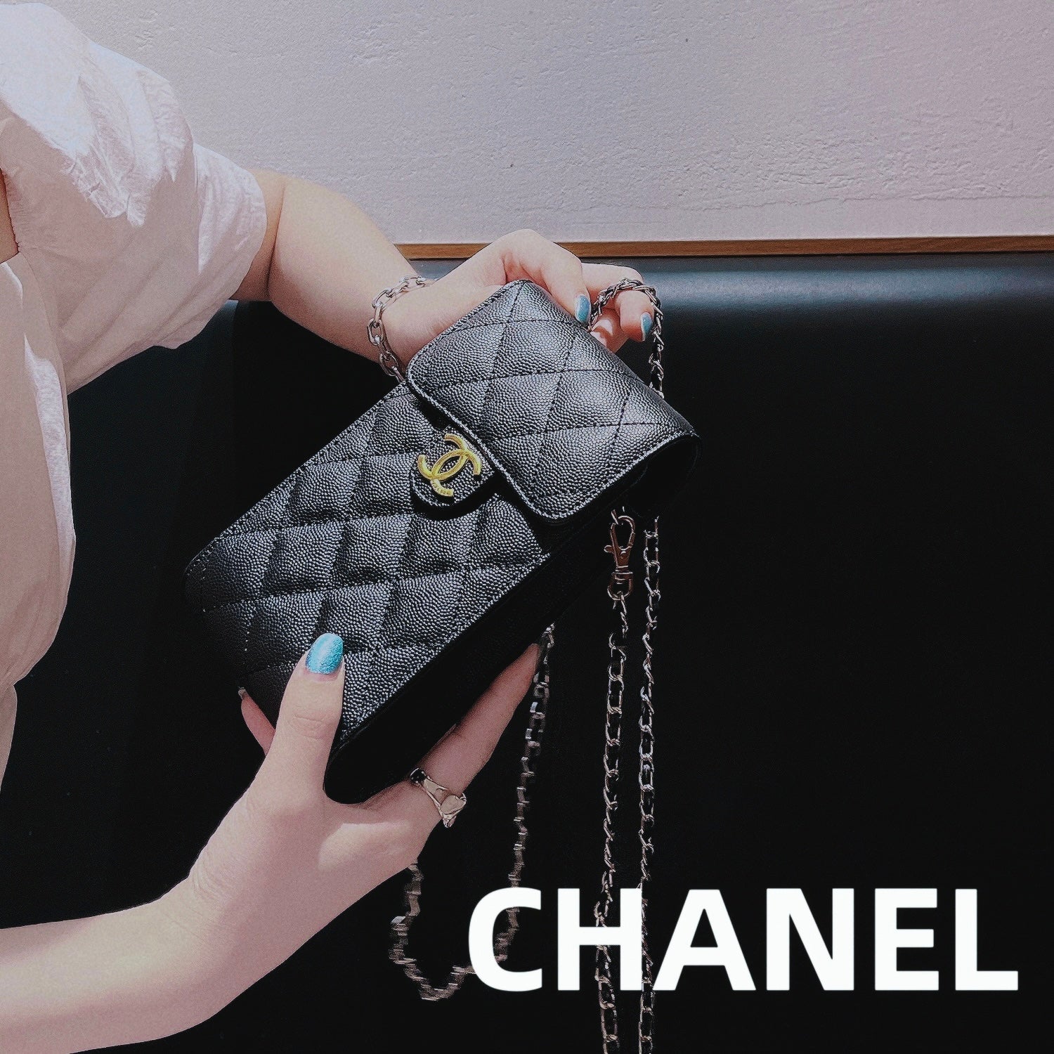 Timeless Heritage Leather Phone Bag Accessories