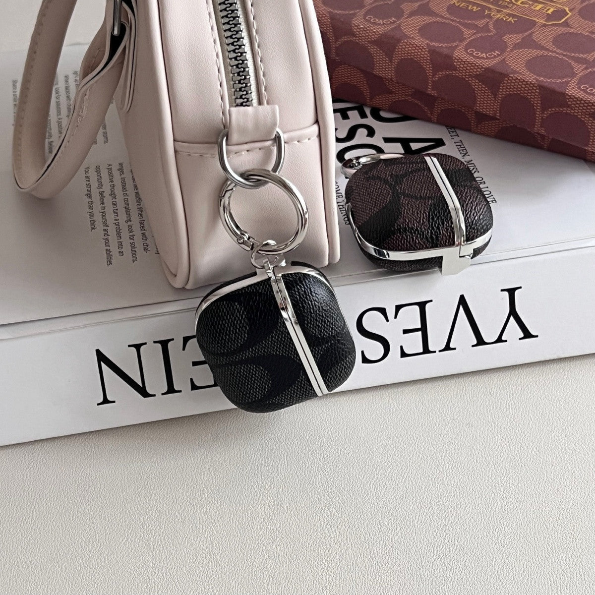 Vintage Signature Gallery Case for AirPods with Keyring 🗝️