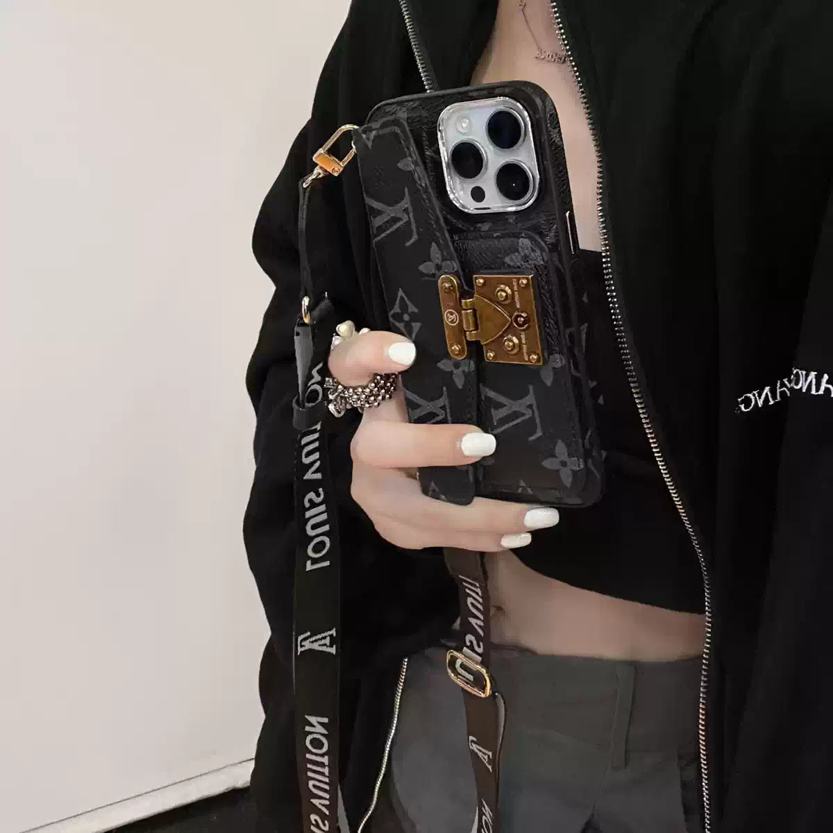 🗝️Luxury Card Holder Chain iPhone Case