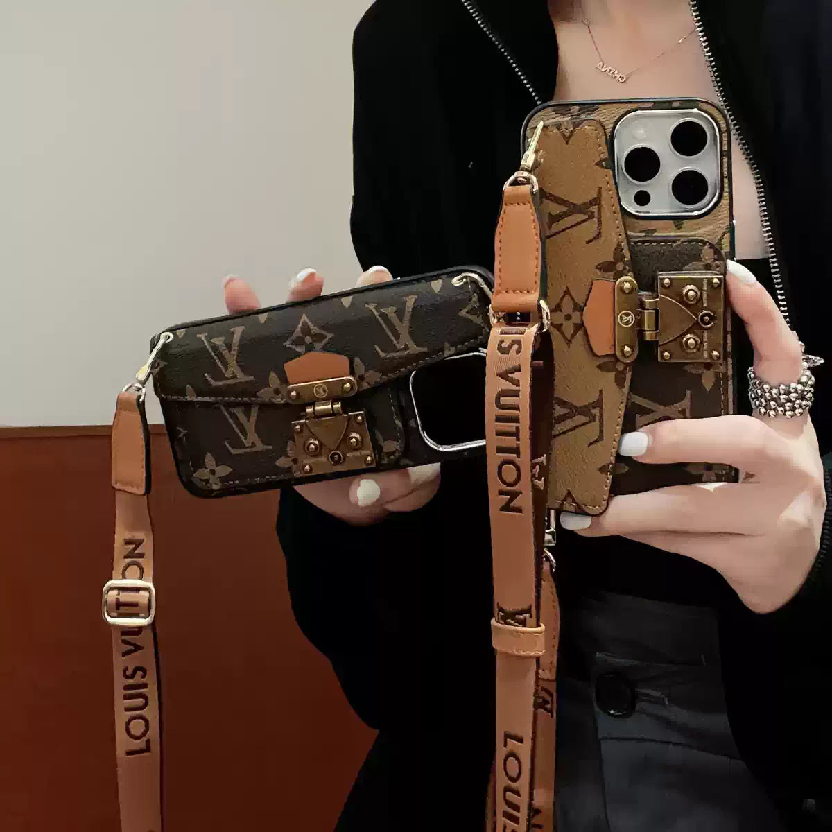 🗝️Luxury Card Holder Chain iPhone Case