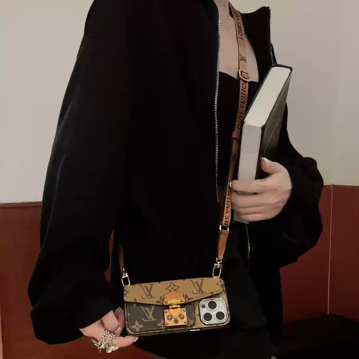🗝️Luxury Card Holder Chain iPhone Case