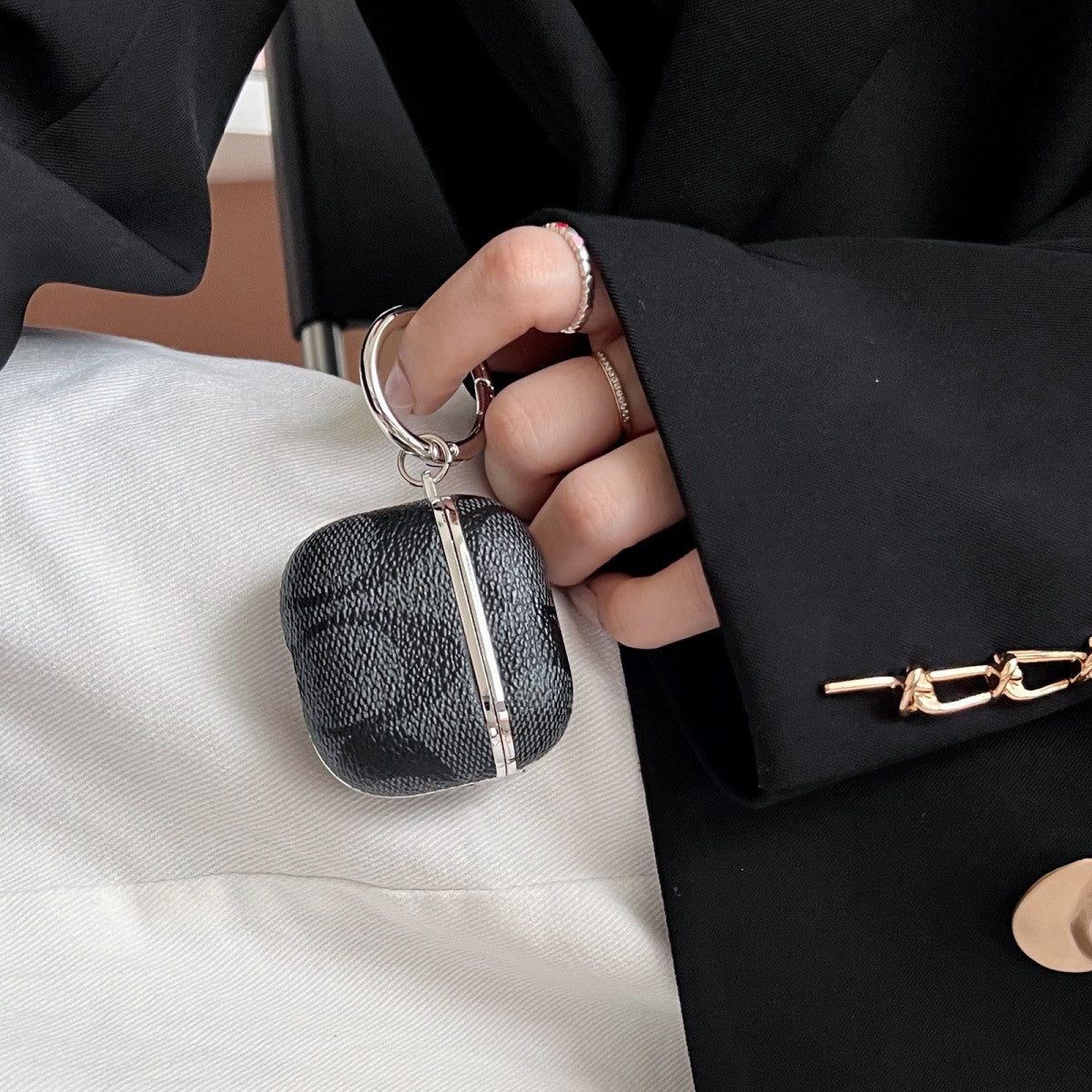 Vintage Signature Gallery Case for AirPods with Keyring 🗝️