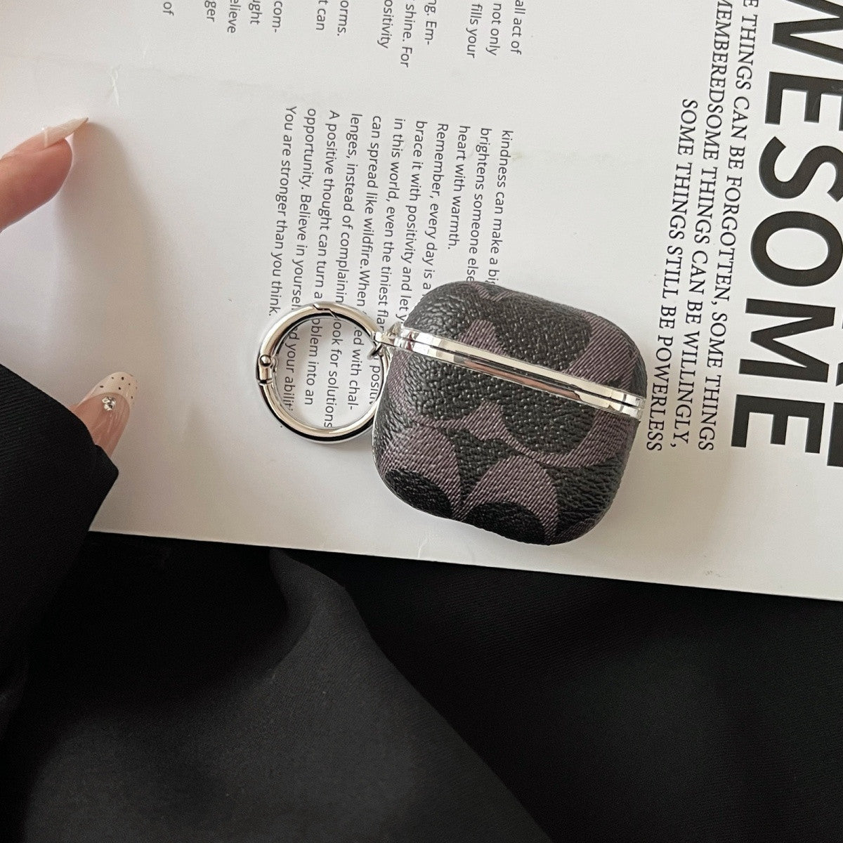 Vintage Signature Gallery Case for AirPods with Keyring 🗝️