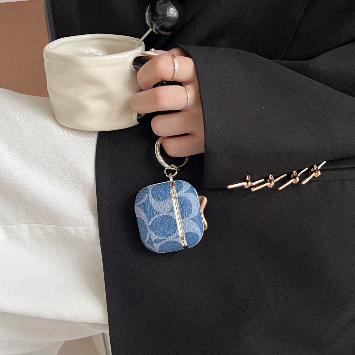 Vintage Signature Gallery Case for AirPods with Keyring 🗝️