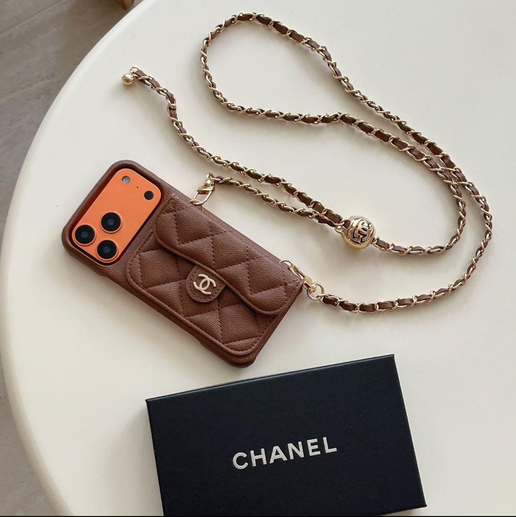 💎 ChainChic™ — The "Clutch & Go" Luxury phone case 👜