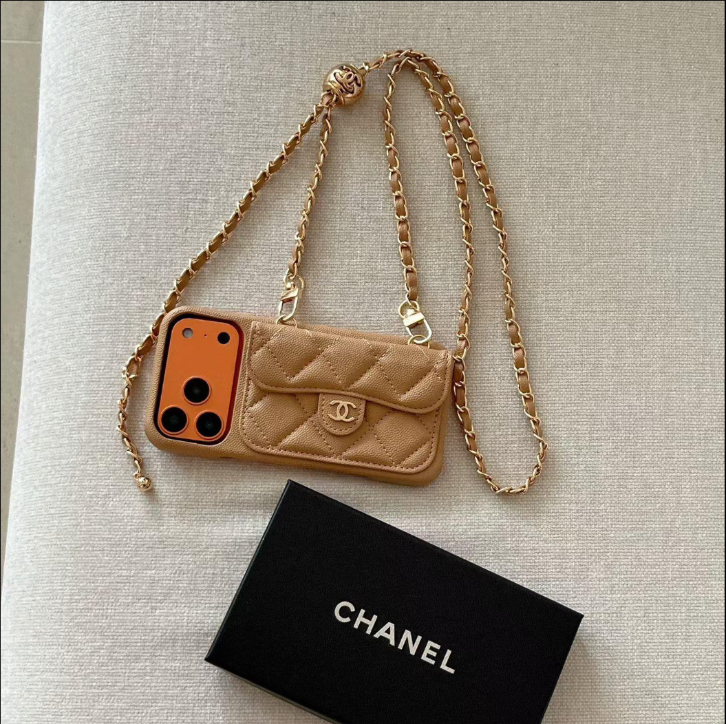 💎 ChainChic™ — The "Clutch & Go" Luxury phone case 👜