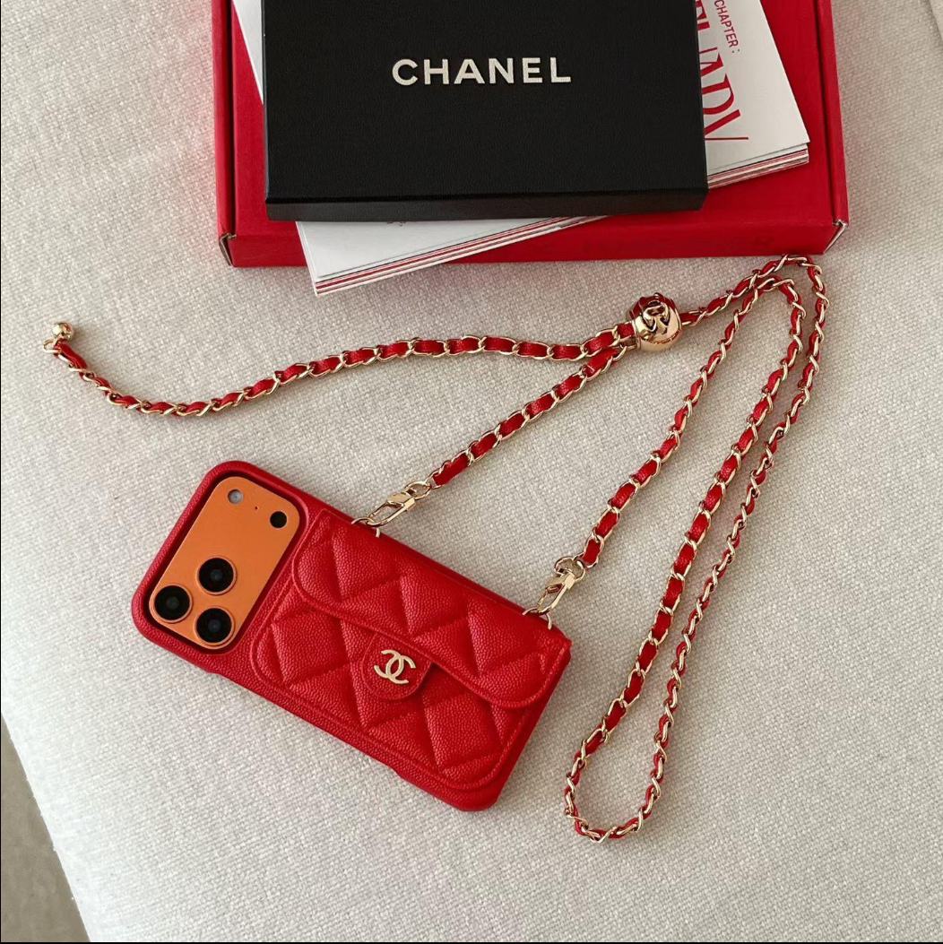 💎 ChainChic™ — The "Clutch & Go" Luxury phone case 👜